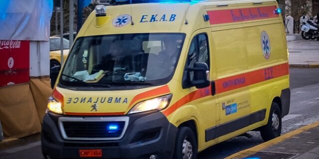 Μαρούσι: Τρελή κούρσα αυτοκινήτου στην Κηφισίας – Κατέληξε σε τζαμαρία των ΕΛΤΑ