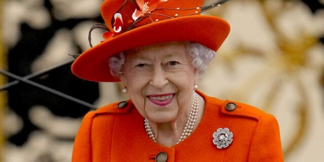 Η βασίλισσα Ελισάβετ έγινε Barbie για τα 70 χρόνια στο θρόνο