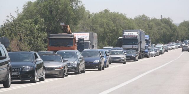 Εθνική Αθηνών-Κορίνθου: Aνατροπή νταλίκας στην Κινέτα – Απεγκλωβίστηκε ο οδηγός