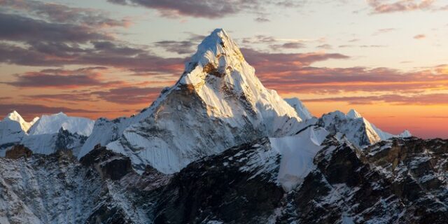 Μια μοναδική φωτογραφία του Έβερεστ τραβηγμένη από αστροναύτη