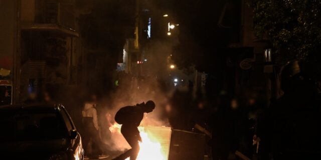 Εξάρχεια: Επίθεση με μολότοφ κατά διμοιρίας αστυνομικών στη Χαριλάου Τρικούπη