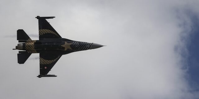 Υπερπτήση τουρκικού F-16 πάνω από τη νησίδα Ζουράφα