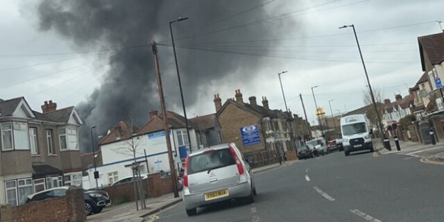 Βρετανία: Μεγάλη φωτιά κοντά στο αεροδρόμιο του Χίθροου