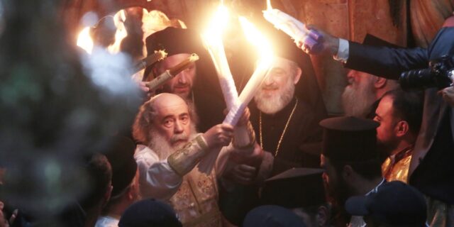 Άγιο Φως: Έγινε αρχηγός Κράτους από τον Σημίτη – Η “αποκαθήλωση” και οι ρίζες της αμφισβήτησης