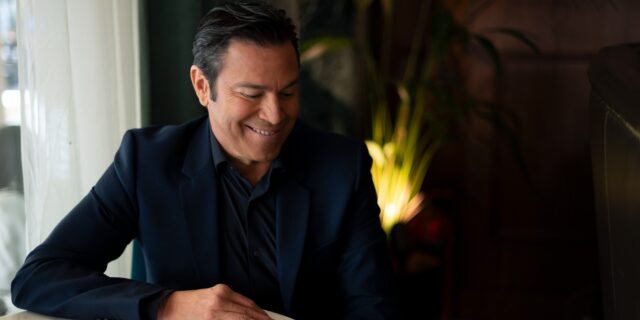 Μάριος Φραγκούλης: Πάσχα με τη θεία Ρένα, Κυριακές στη Σώκου και όσα έγιναν “My Way”