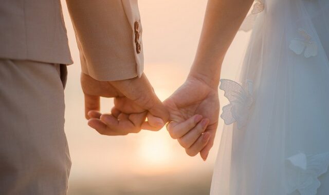 ΗΠΑ: Γάμος στα 37.000 πόδια με ιερέα έναν επιβάτη και παράνυφο την αεροσυνοδό