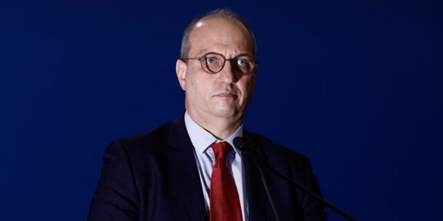 Οικονόμου: Διχαστικό το δίλημμα “σοσιαλισμός ή βαρβαρότητα”
