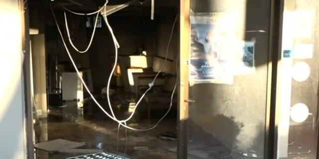 Επίθεση με γκαζάκια στα γραφεία της ΝΔ στην Πεύκη