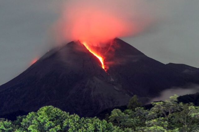 Ινδονησία: Εξερράγη το ηφαίστειο Ανάκ Κρακατόα – Σε ύψος 3 χλμ. έφτασε η τέφρα
