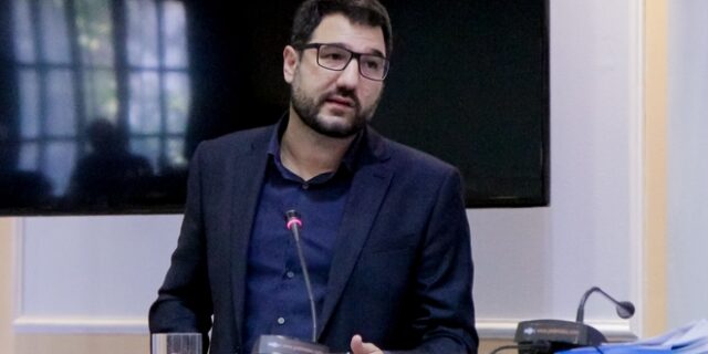 Ηλιόπουλος σε Οικονόμου: Όσο καταρρέει ο Μητσοτάκης τόσο πιο ανάλγητος και επικίνδυνος γίνεται