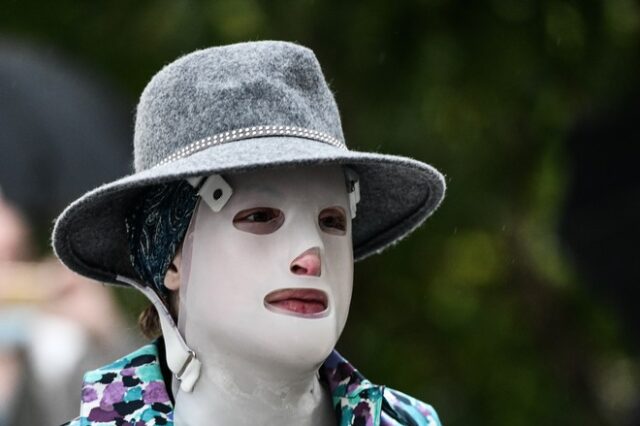 Ιωάννα Παλιοσπύρου: Θα δείξει για πρώτη φορά το πρόσωπό της χωρίς τη μάσκα