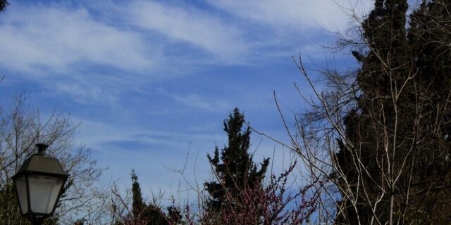 Καιρός: Ηλιοφάνεια με δυνατούς ανέμους – Μικρή επιδείνωση από την ερχόμενη εβδομάδα