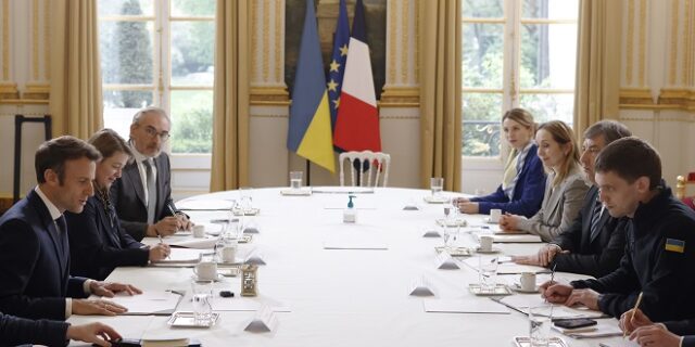 Συνάντηση Μακρόν με τον δήμαρχο της Μελιτόπολης – Το χρονικό της σύλληψής του από τις ρωσικές δυνάμεις