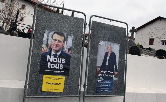 Εκλογές στη Γαλλία: Νέα δημοσκόπηση δείχνει νίκη Μακρόν με 56%