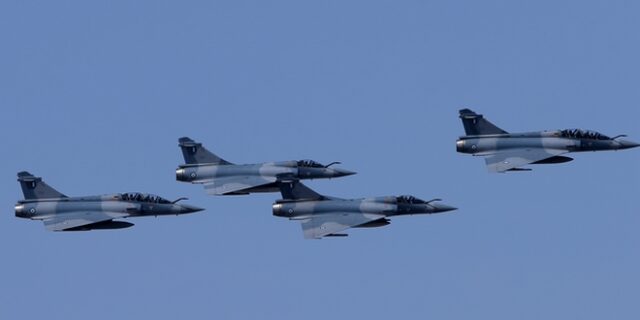 Ματαιώθηκε η διέλευση μαχητικών πάνω από την Ακρόπολη