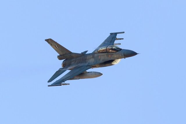 Διαψεύδει η Αθήνα τους ισχυρισμούς της Άγκυρας για “κλείδωμα” τουρκικών F-16 πάνω από το Αιγαίο
