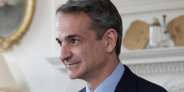 Όσο ΣΥΡΙΖΑ και ΠΑΣΟΚ τρώγονται μεταξύ τους, χαμογελάει ο Μητσοτάκης…