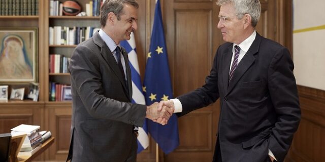 Συνάντηση Μητσοτάκη με τον Τζέφρι Πάιατ στο Μέγαρο Μαξίμου – “Αντίο προς το παρόν”