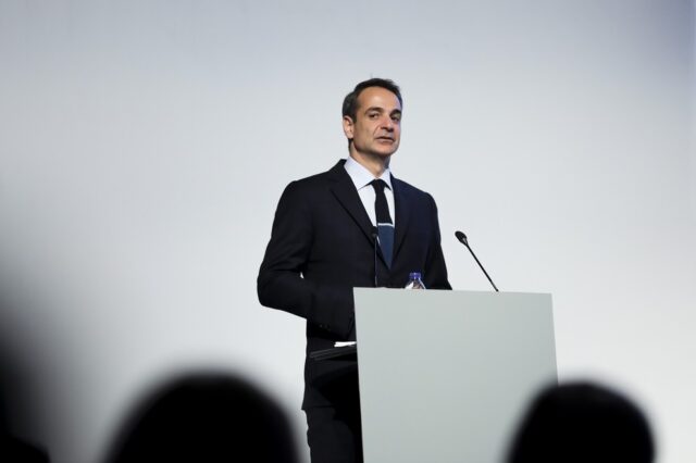 Από Πάσχα, καλοκαίρι: Ο οδικός χάρτης της κυβέρνησης