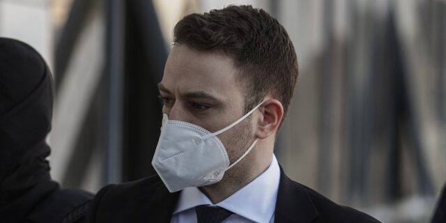 Γλυκά Νερά: Η συγκλονιστική κατάθεση του αστυνομικού που πήρε το μωρό από τα χέρια του Μπάμπη