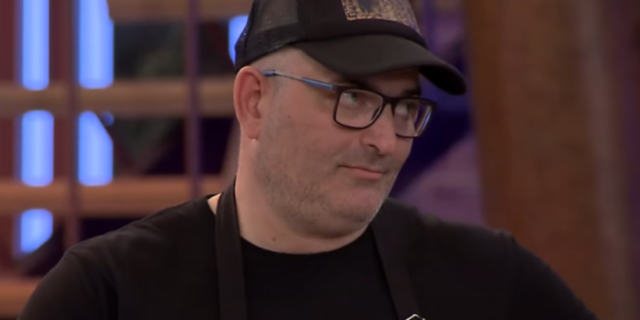 MasterChef: Ο “Μπόμπαινας” “ξαναχτύπησε” – Πέταξε καλαμπόκι στους συμπαίκτες του και τους αποκάλεσε “κοτούλες”