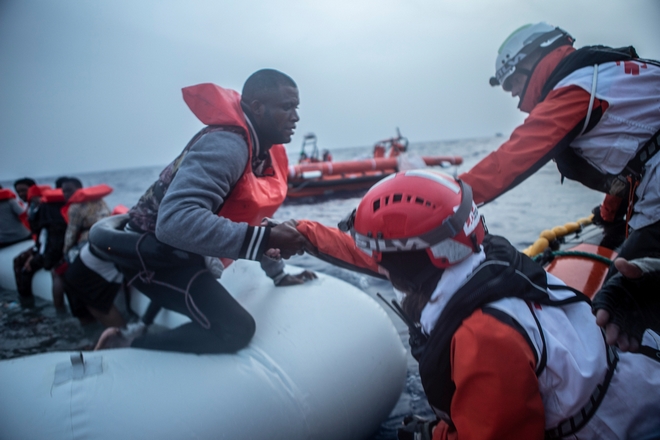 Γιατροί χωρίς Σύνορα: Νέο ναυάγιο με 90 νεκρούς στη Μεσόγειο