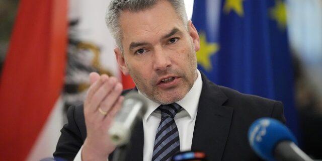 Νεχάμερ: “Η Αυστρία θα συνεχίσει να πληρώνει το ρωσικό φυσικό αέριο σε ευρώ”