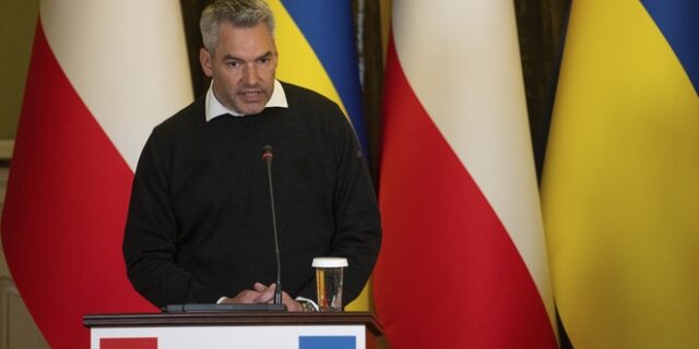 Ουκρανία: “Μη φιλική” η συνάντηση του Νεχάμερ με τον Πούτιν