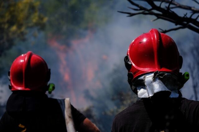 Φωτιά στον Καματερό από δύο εστίες