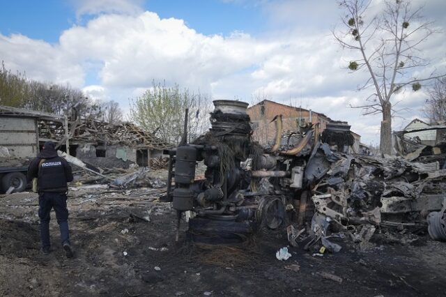 Ουκρανία: Ανελέητοι βομβαρδισμοί ανατολικά και νότια- Επιχείρηση διάσωσης από το Αζοφστάλ