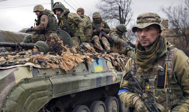 Ουκρανία: Κοντά σε συνάντηση Πούτιν-Ζελένσκι – Οι ουκρανικές δυνάμεις ανέκτησαν την περιφέρεια του Κιέβου