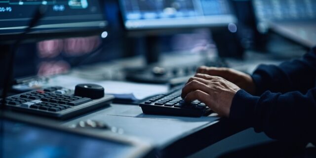 Παρέμβαση εισαγγελέα για την παρακολούθηση του κινητού του δημοσιογράφου Θανάση Κουκάκη
