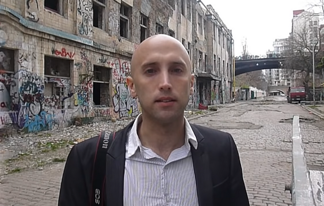 Graham Phillips: Ο YouTuber που κατηγορείται από τη Βρετανία για “εγκλήματα πολέμου”