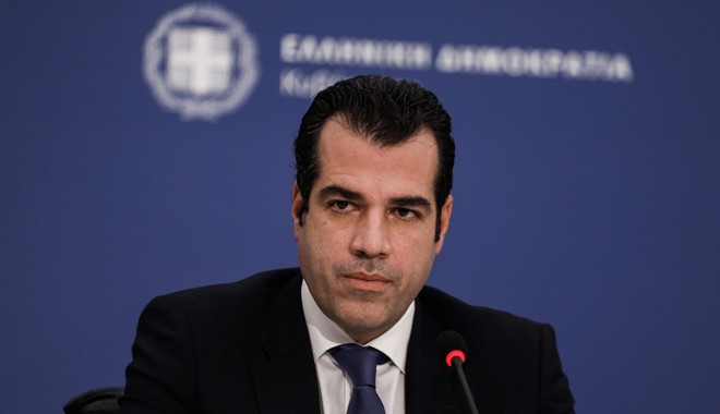 Πλεύρης: Μπορεί να μην καταργηθεί η μάσκα στους εσωτερικούς χώρους