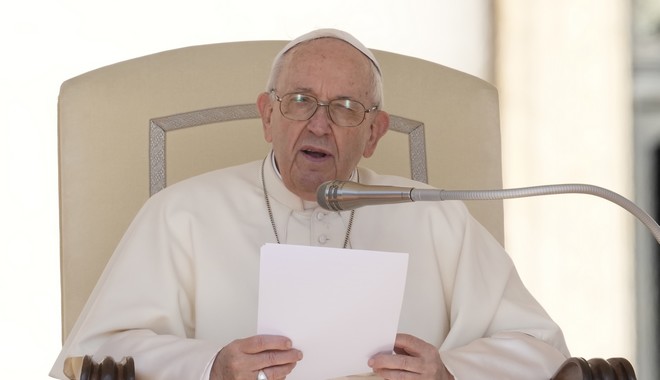 Ο Πάπας Φραγκίσκος καλεί τις πεθερές να “συγκρατούν” τις γλώσσες τους