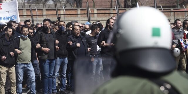 Θεσσαλονίκη: Προσαγωγές και ένας τραυματίας στην πορεία στο λιμάνι – Κινητοποίηση στη ΓΑΔΘ