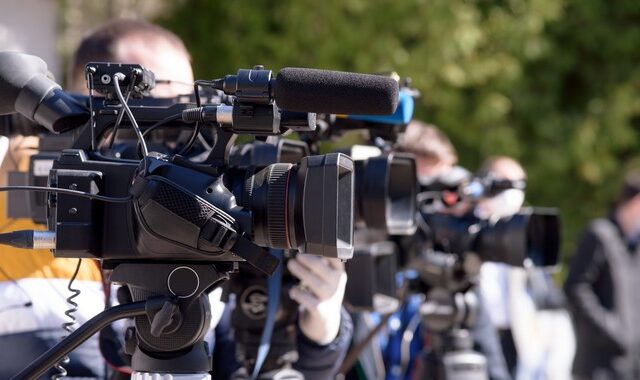 Η Κομισιόν λαμβάνει μέτρα για τις καταχρηστικές αγωγές κατά δημοσιογράφων