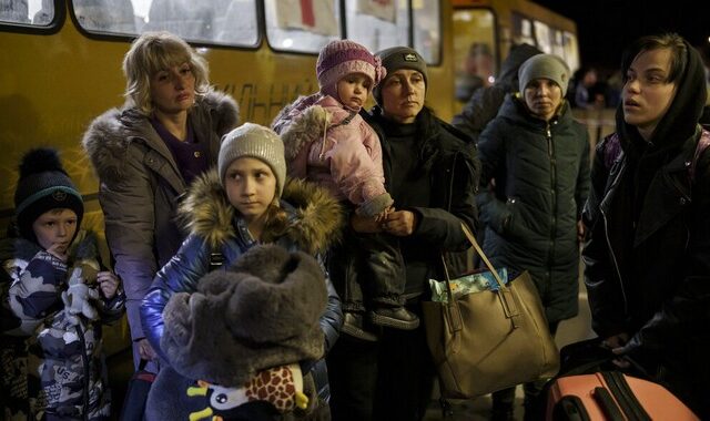 Ουκρανία: Ανοίγουν 10 ανθρωπιστικοί διάδρομοι – Αυξάνονται οι βομβαρδισμοί
