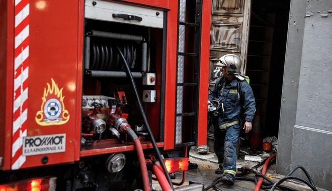 Φωτιά σε μονοκατοικία στην Αρτέμιδα