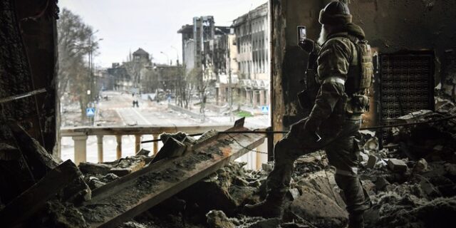 Ρωσία: “Καθαρίστε τη Μαριούπολη από τα πτώματα για την παρέλαση της 9ης Μαΐου”