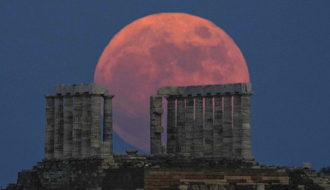 Πανσέληνος Απριλίου 2022: Ορατό από σήμερα το “ροζ φεγγάρι” – Πότε θα κορυφωθεί