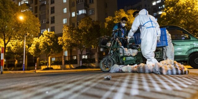Σαγκάη: Η απόγνωση μεγαλώνει όσο τα τρόφιμα εξαντλούνται – Οι τρεις λόγοι πίσω από το ακραίο lockdown