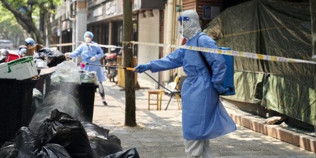 Σαγκάη: Συνεχίζεται το ακραίο lockdown – “Είναι ασθενείς, όχι εγκληματίες”