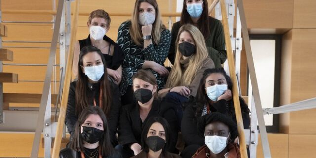 ΜΚΟ βοηθά γυναίκες πρόσφυγες να εκπαιδευτούν σε τεχνολογικά επαγγέλματα