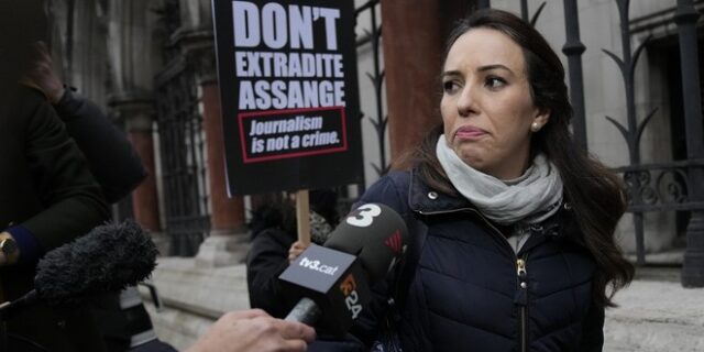 Τζούλιαν Ασάνζ: Η σύζυγός του καλεί τη Βρετανία να μην εκδοθεί στις ΗΠΑ – Ζητά κινητοποίηση της Ευρώπης