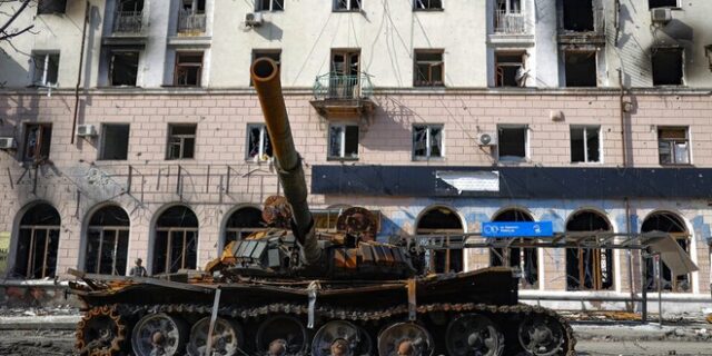 Ουκρανία: Η ένταση στις σχέσεις Δύσης-Ρωσίας απομακρύνει το τέλος του πολέμου
