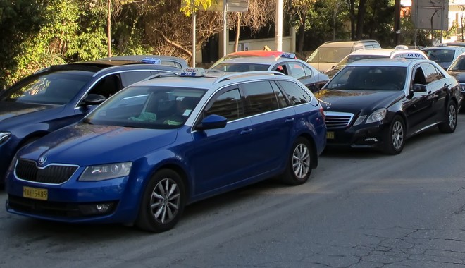 Θεσσαλονίκη: Οδηγός ταξί χρέωνε τους πελάτες με “κρυφό” ταξίμετρο