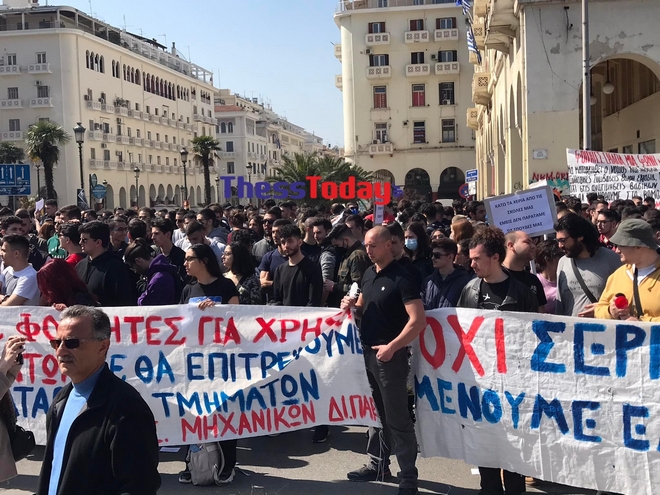 Απεργία ΓΣΕΕ- ΑΔΕΔΥ: Σε εξέλιξη οι πορείες στη Θεσσαλονίκη
