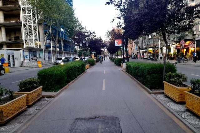 Τα Τίρανα είναι γεμάτα ποδηλατόδρομους. Η Αθήνα;
