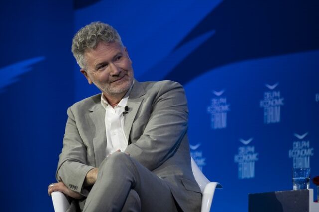 Adam Tooze: “Η ζημιά που προκλήθηκε στην Ελλάδα ήταν η μεγαλύτερη οικονομική καταστροφή μετά το 1929”